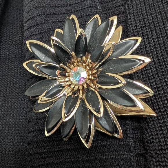 Unbranded Jewelry - VTG Gold-Tone Black Gold Floral Chrysanthemum Aurora Borealis Rhinestone Brooch